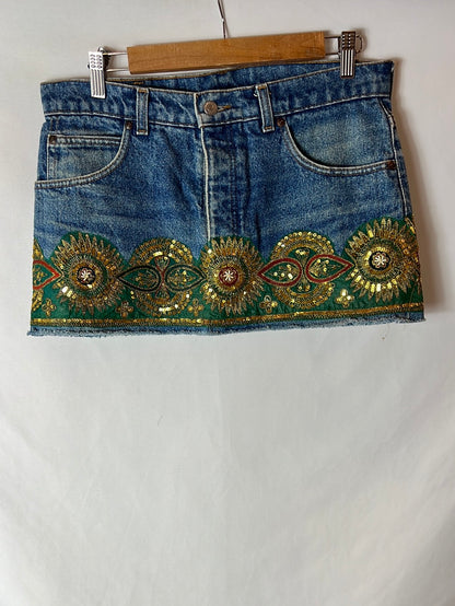 LEVI´S. Falda vaquera oscura con abalorios. T.30 (M)