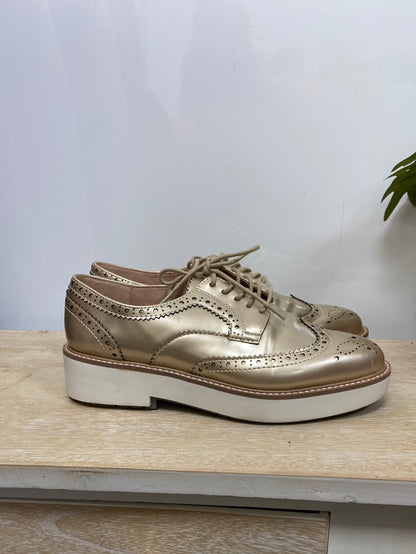 ZARA. Gold lace-up shoes, size 38
