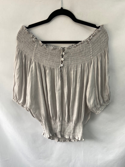 ZARA. Blusa cuello barco