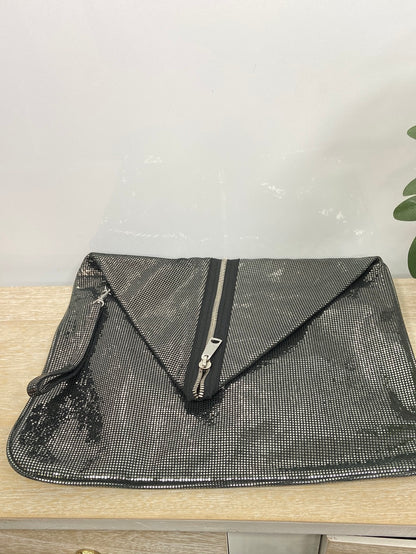 LEFTIES.Cartera de mano grande plateada