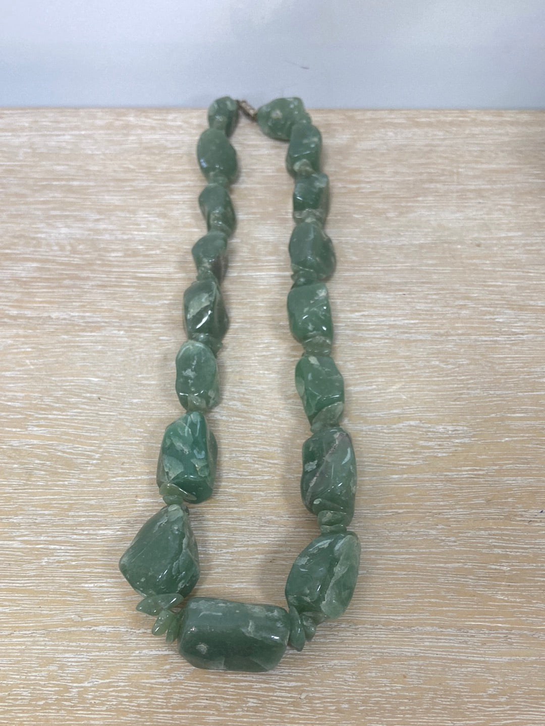 market. OTRAS.Collar piedras verdes
