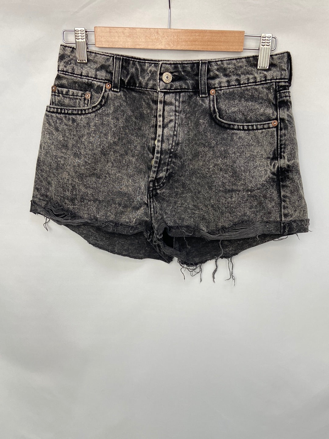 MANGO.Shorts grises efecto lavado T.36