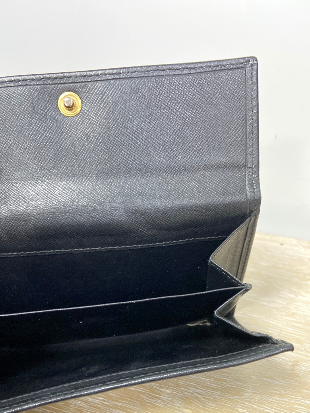 CAROLINA HERRERA. Cartera negra logo