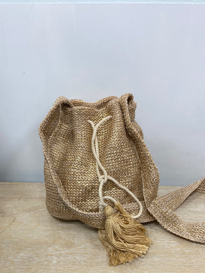 OTRAS.Bolso trenzado tipo saco