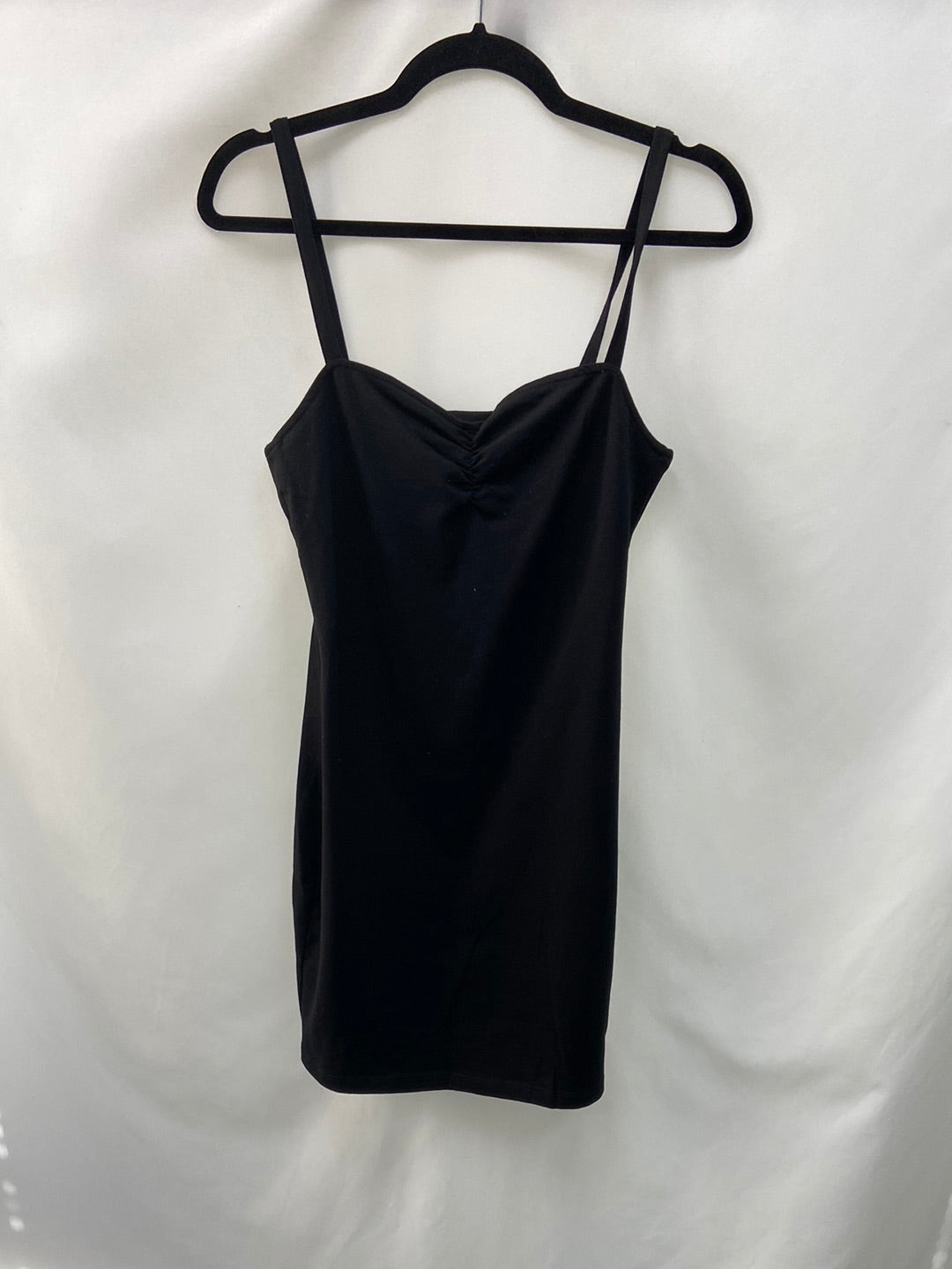 H&amp;M. Black fitted dress Tm