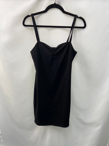 H&amp;M. Black fitted dress Tm