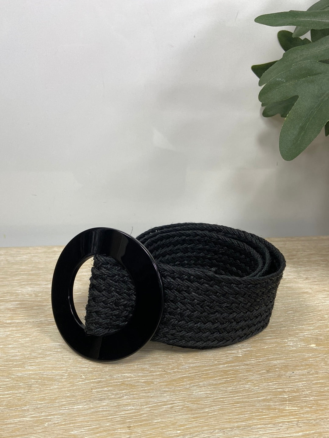 ZARA. Cinturón negro rafia T.80