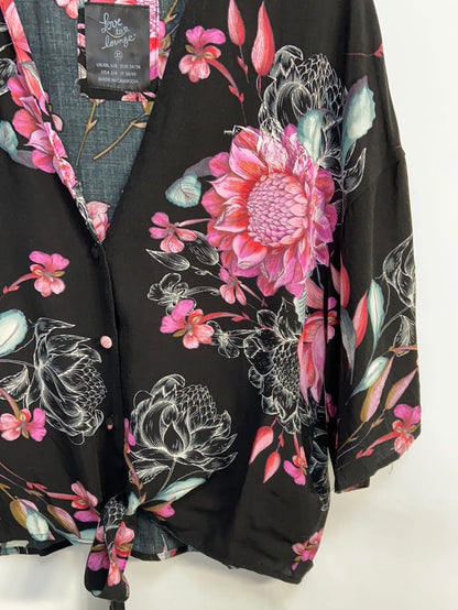 LOVE TO LOUNGE.Blusa negra flores T.xs