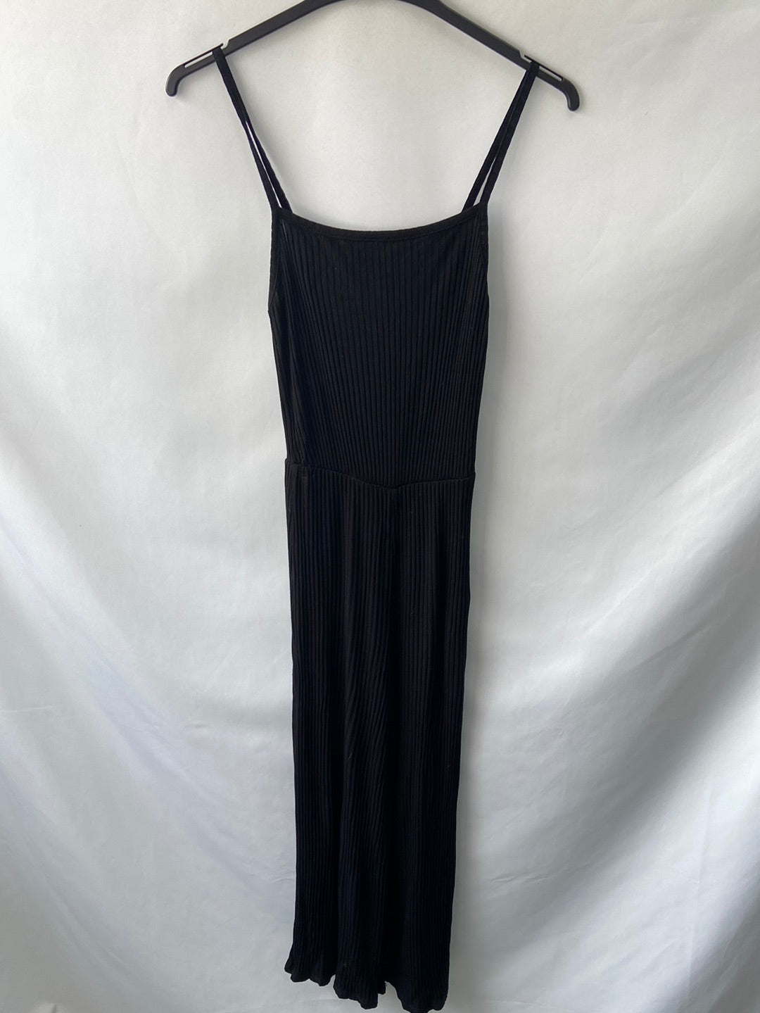 BERSHKA.Mono negro culotte canalé T.S