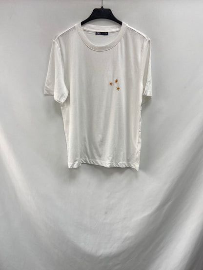 ZARA.White T-shirt with embroidered flowers TM