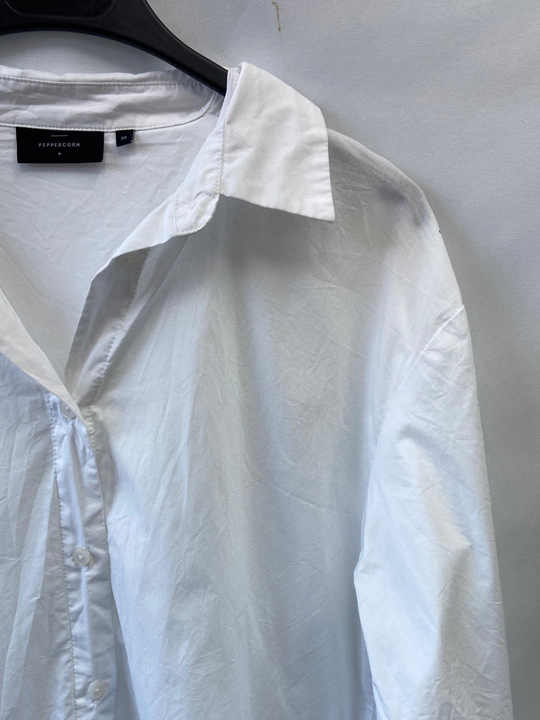 PEPPERCORNS..Oversized white shirt T.XS