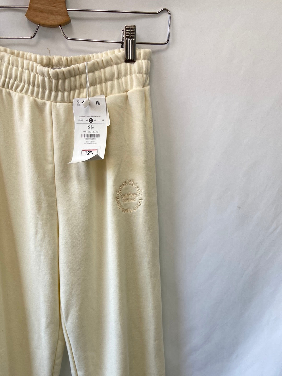 BERSHKA.Pantalones jogger beiges T.s