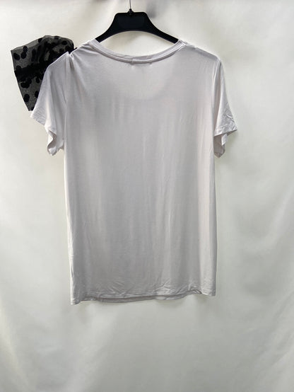 DAPHNEA.White t-shirt with plumeti detail TS