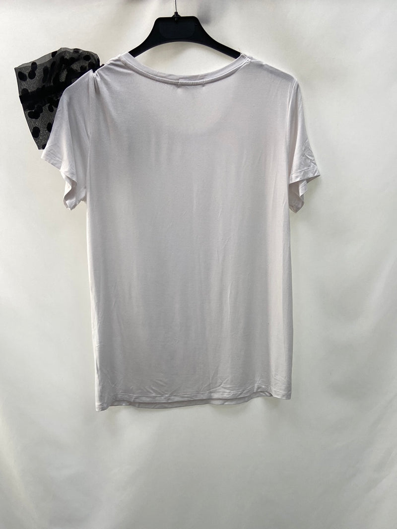 DAPHNEA.Camiseta blanca detalle plumeti T.S
