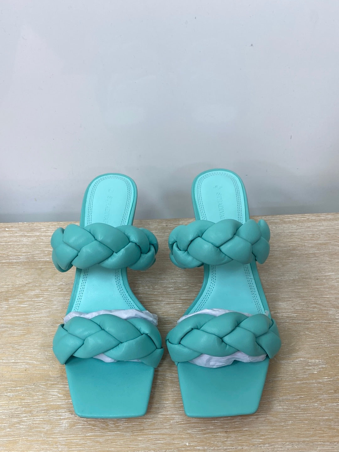 STRADIVARIUS.Blue braided heeled sandals S.37