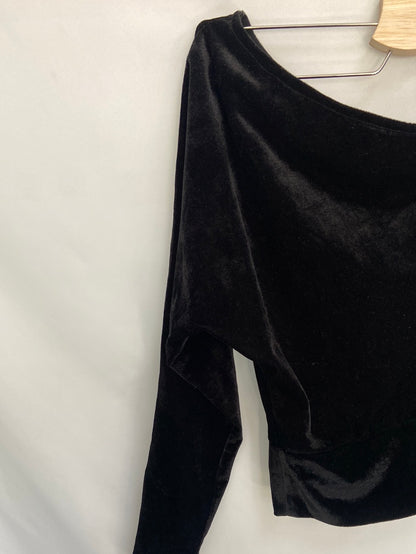 BIOMBO13(BIMANI).Top negro asimétrico terciopelo T.XS