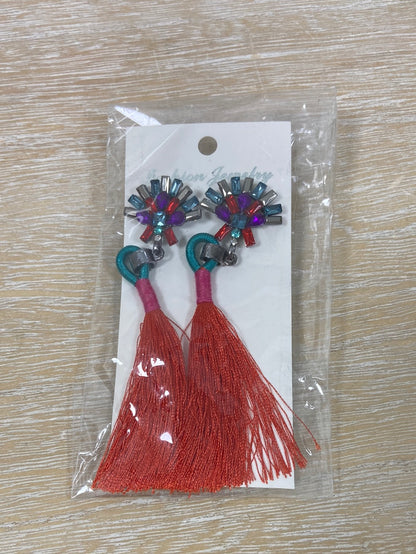 OTRAS.Pendientes abalorios y flecos