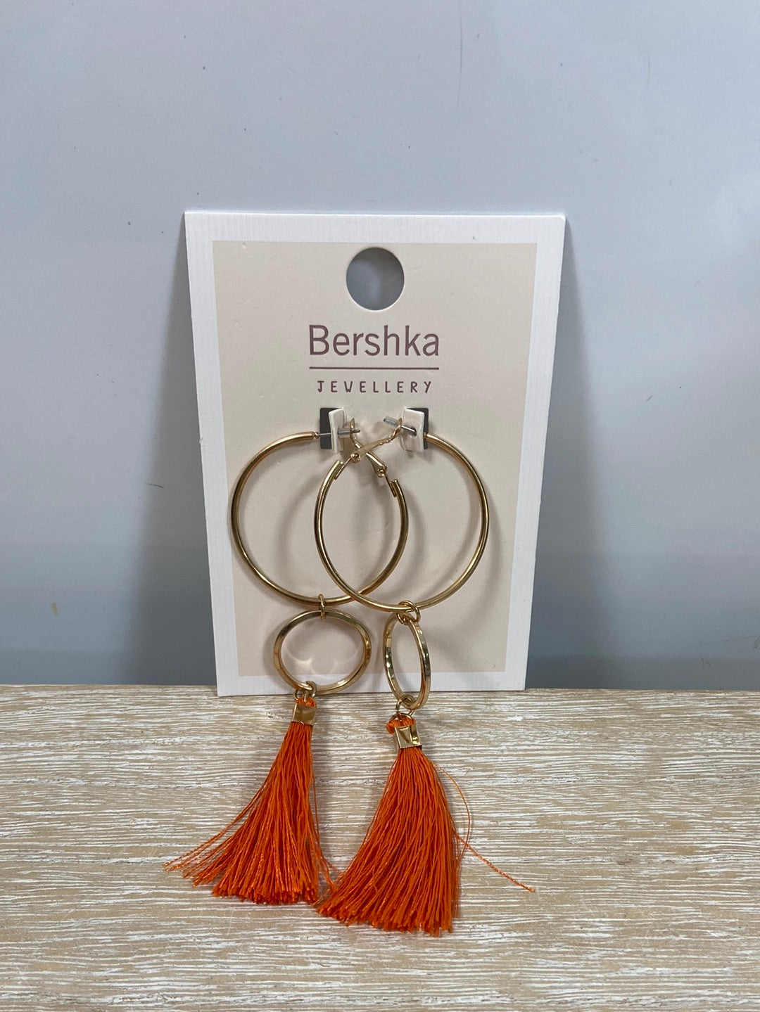 BERSHKA.Pendientes maxi aros y flecos