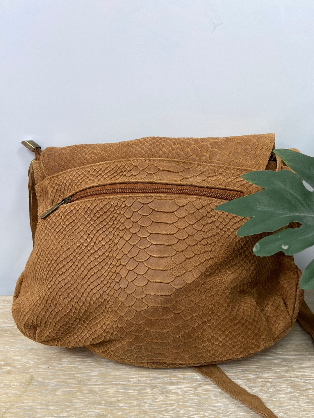 GENUINE LEATHER. Bolso marrón piel bandolera