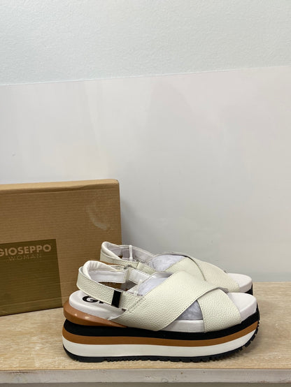 GIOSEPPO.Sandalias blancas plataforma T.37