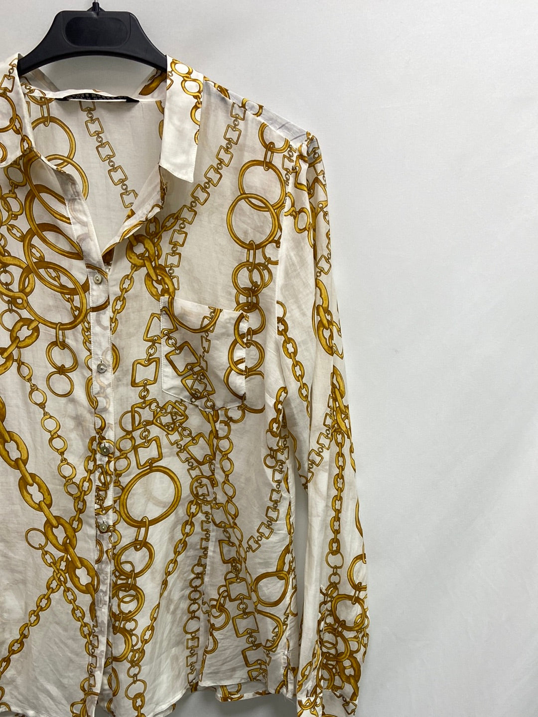 ZARA. Blusa blanca cadenas T.xl(s)