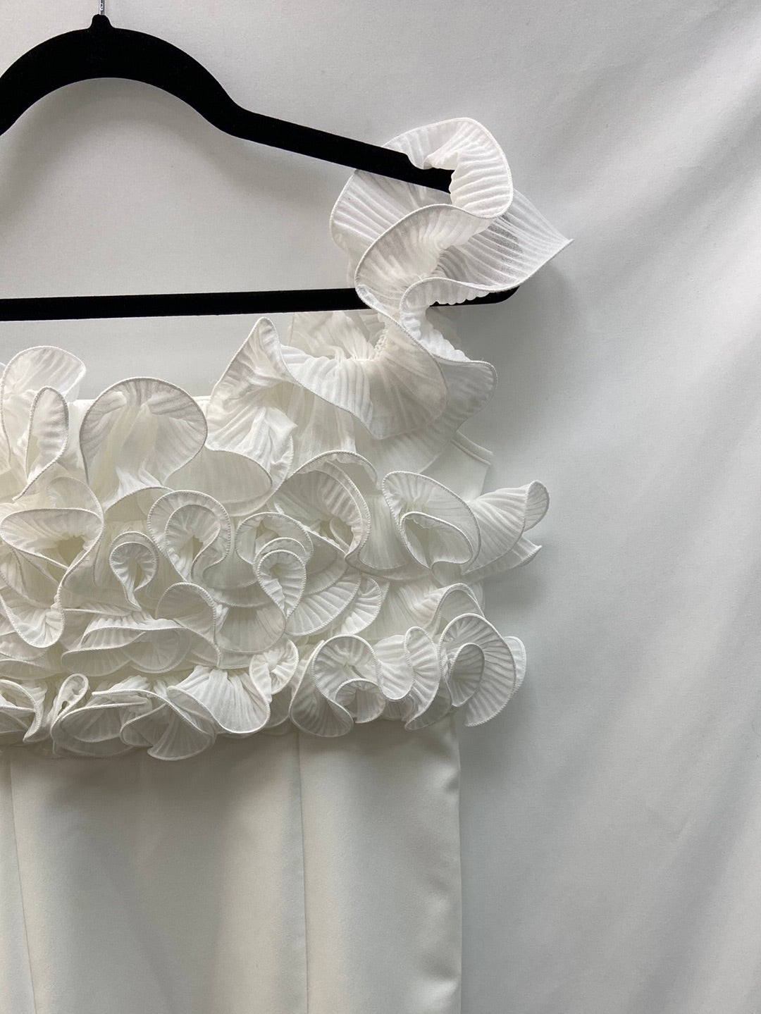 ZARA. Short dress with ruffled neckline TL