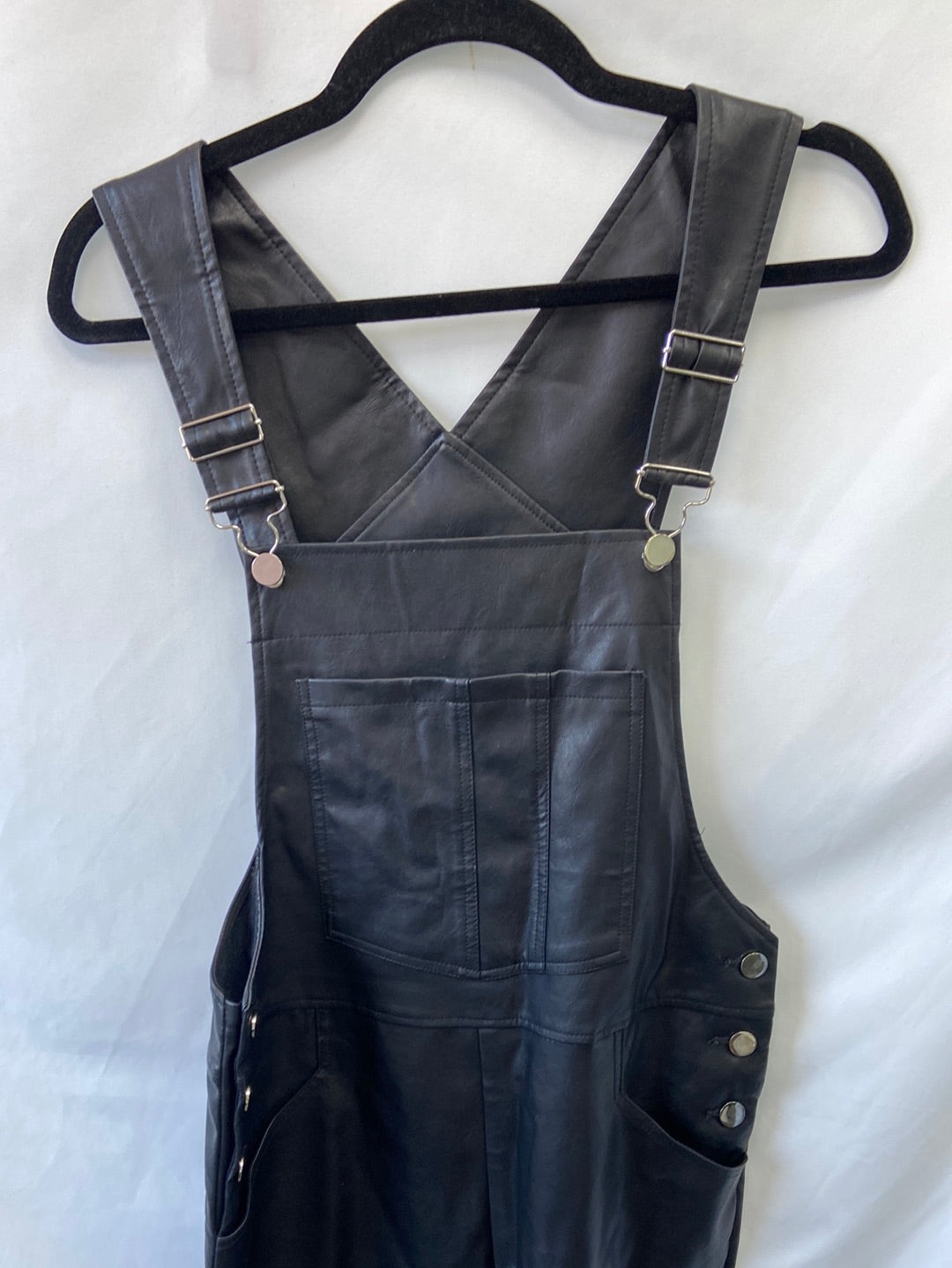 DROLE DE COPINE.Black leatherette dungarees TM