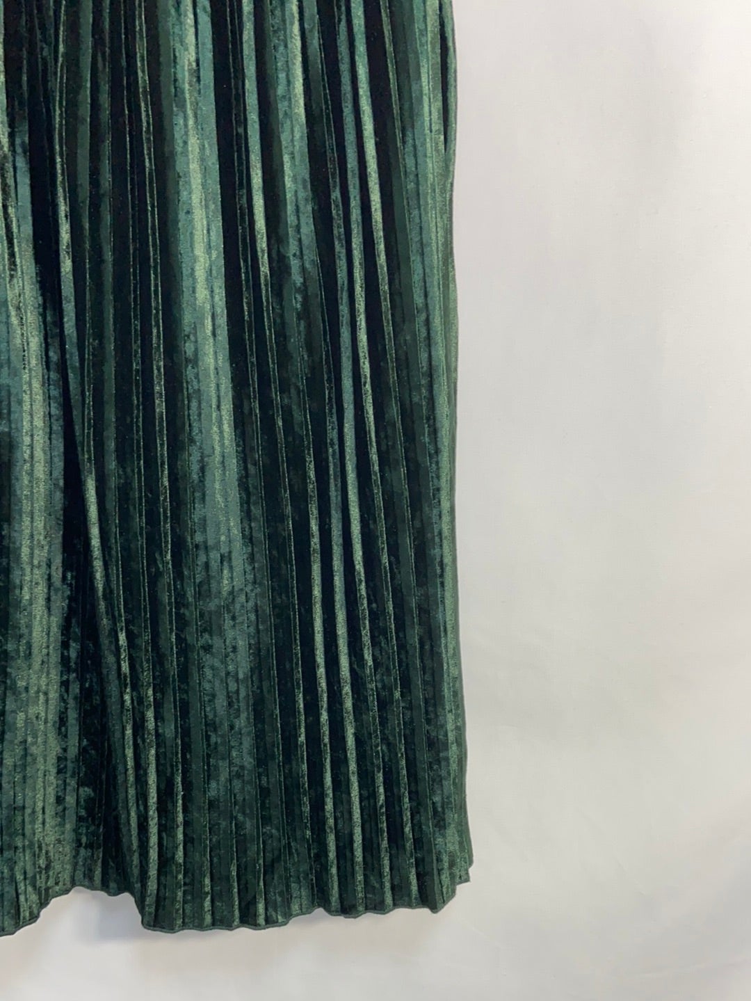 ZARA.Falda verde tablas terciopelo T.xs