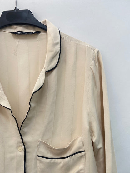 ZARA. Blusa beige pijamera T.m