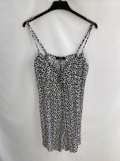BERSHKA.Mono corto flores t.l(s)