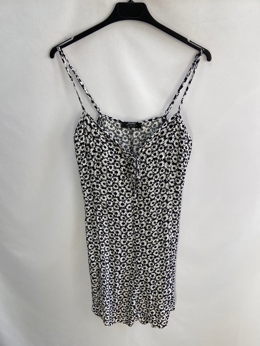 BERSHKA.Mono corto flores t.l(s)