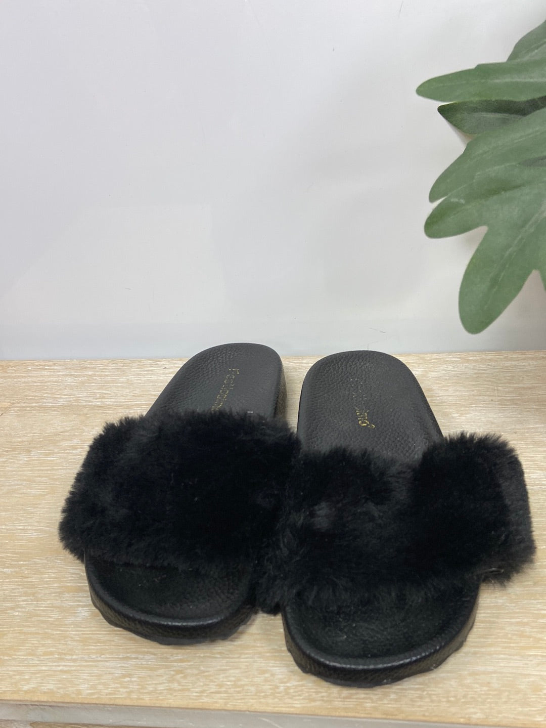 OTRAS. Sandalias/chanclas pelito negro T.38