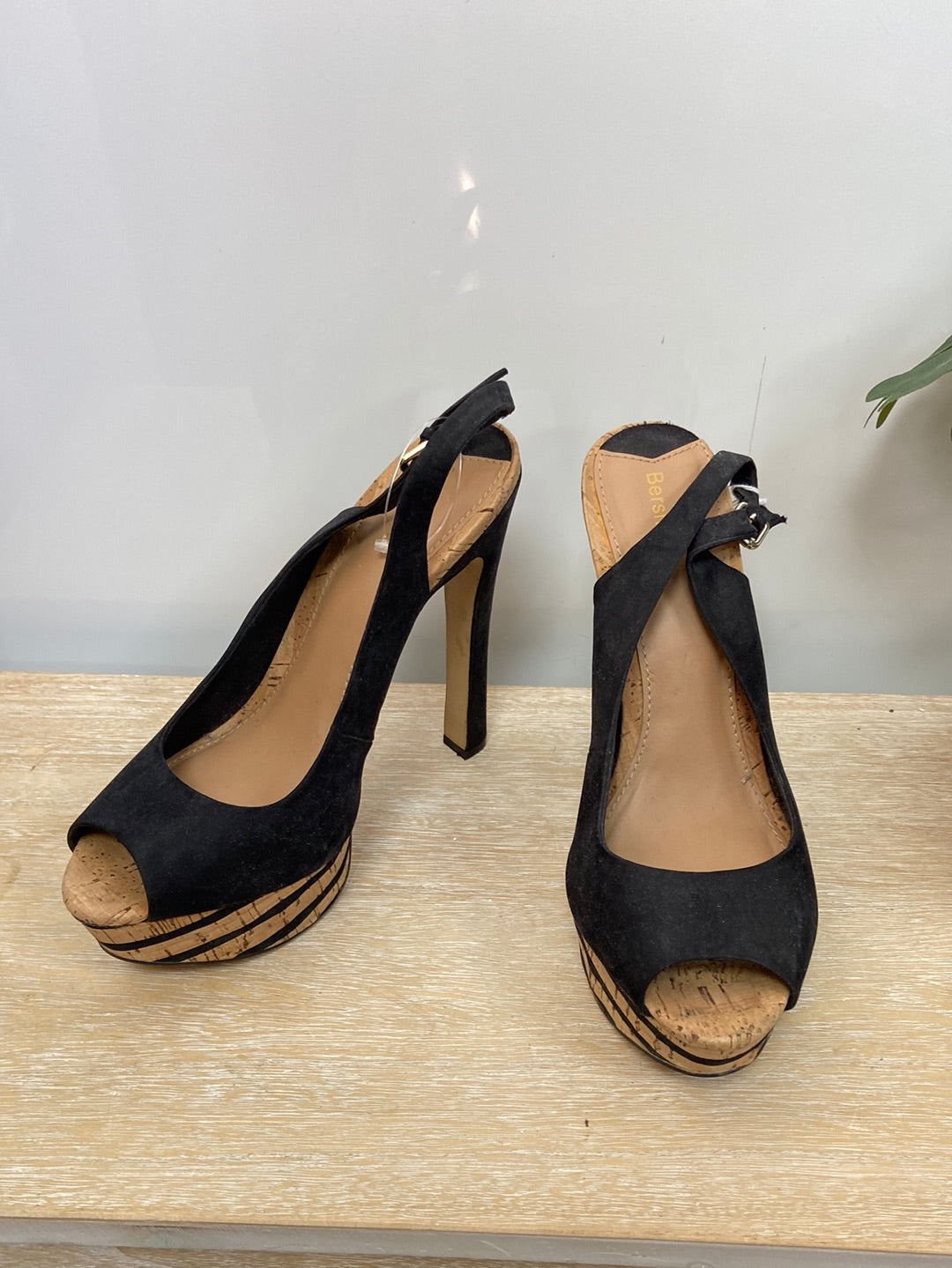 BERSHKA. Plataformas antelina T.40