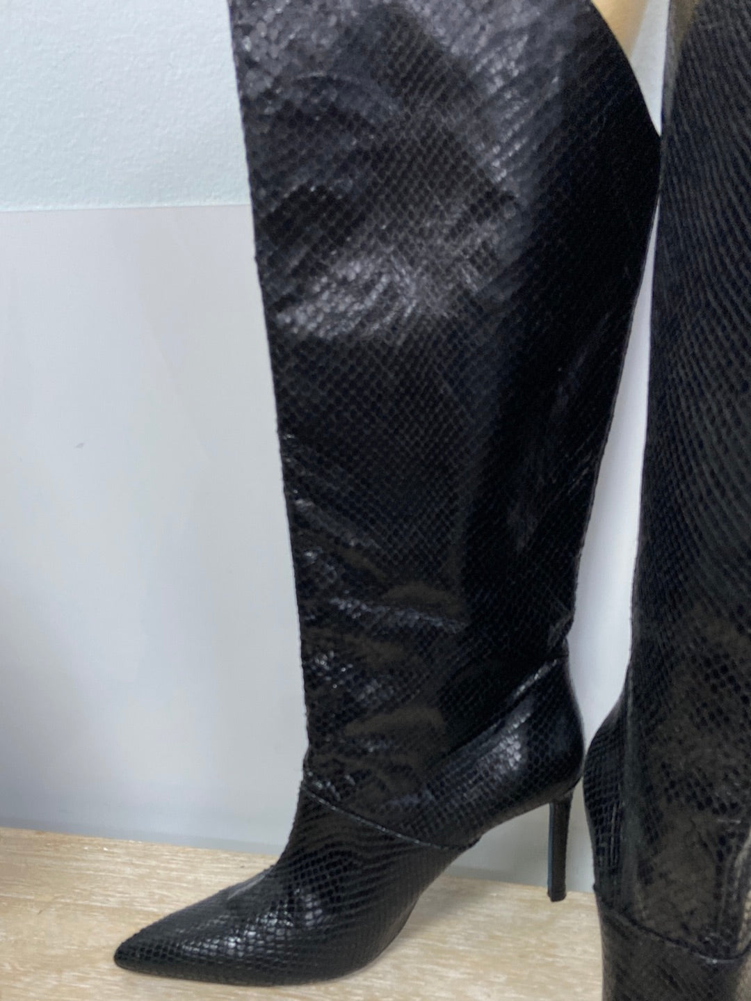 ZARA. Black textured high boots S.39