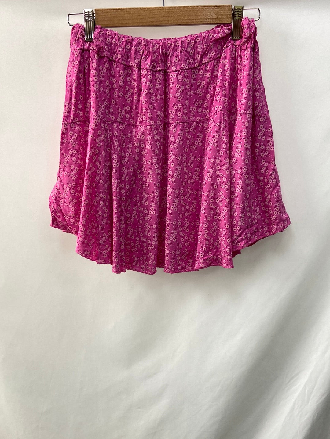 OTHERS. Pink floral skirt/pants YOU (M)