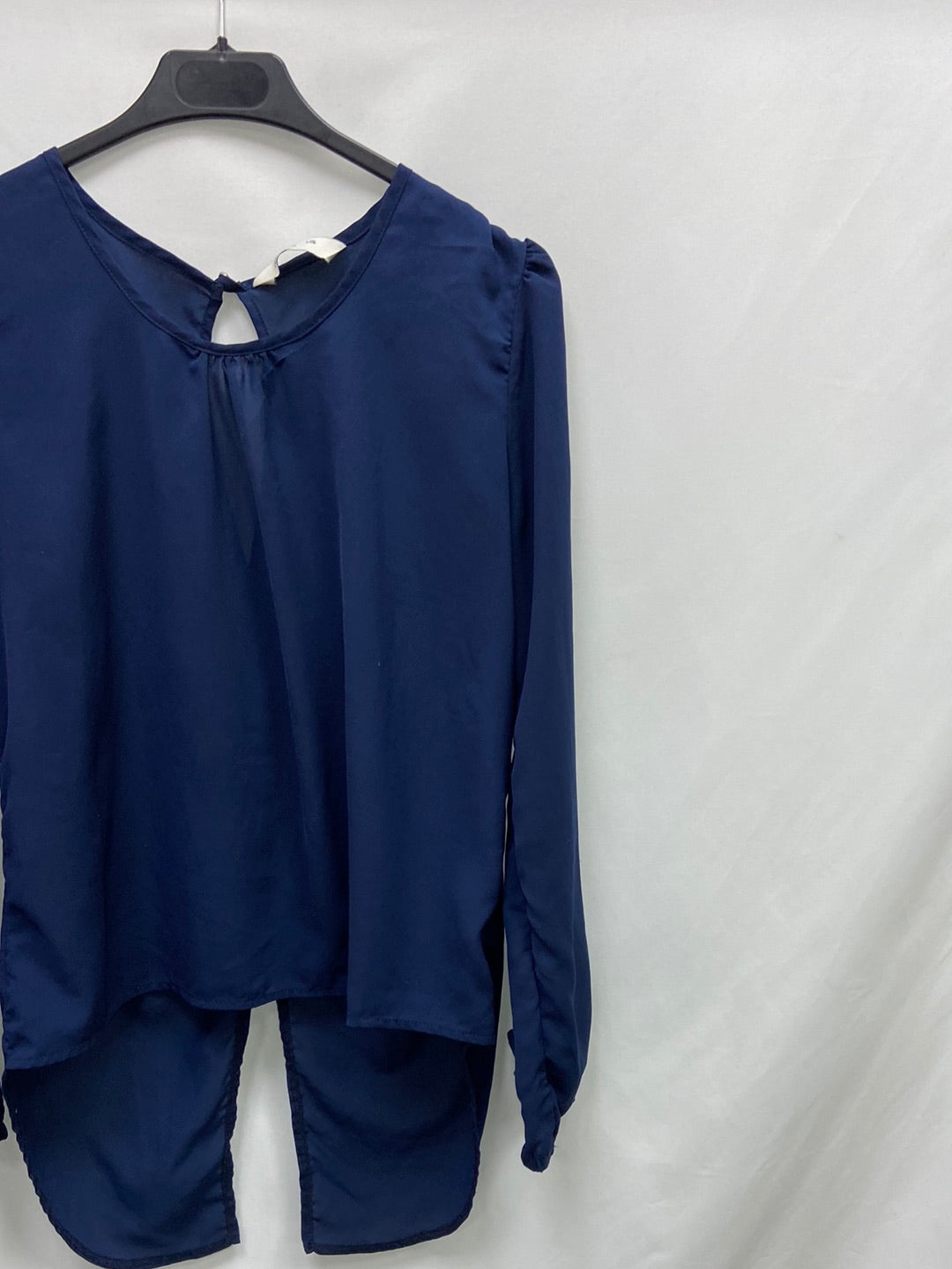 OTHERS. Flowy blue Ts blouse