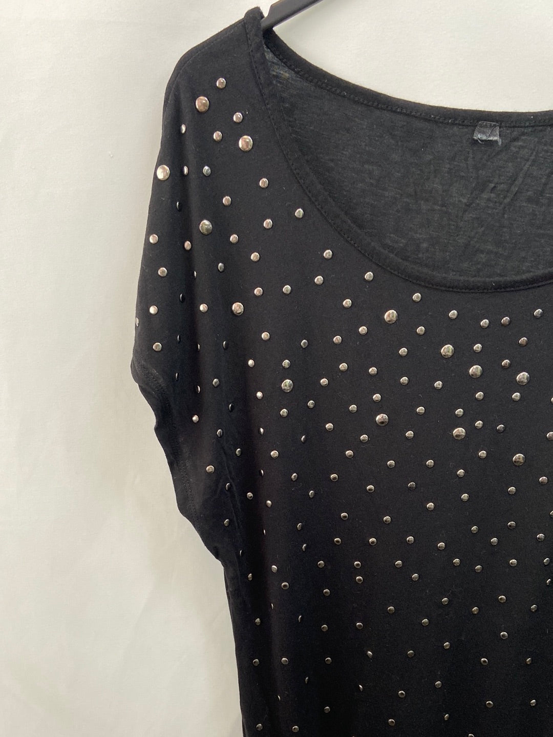 OTRAS. Top negro tachuelas T.m