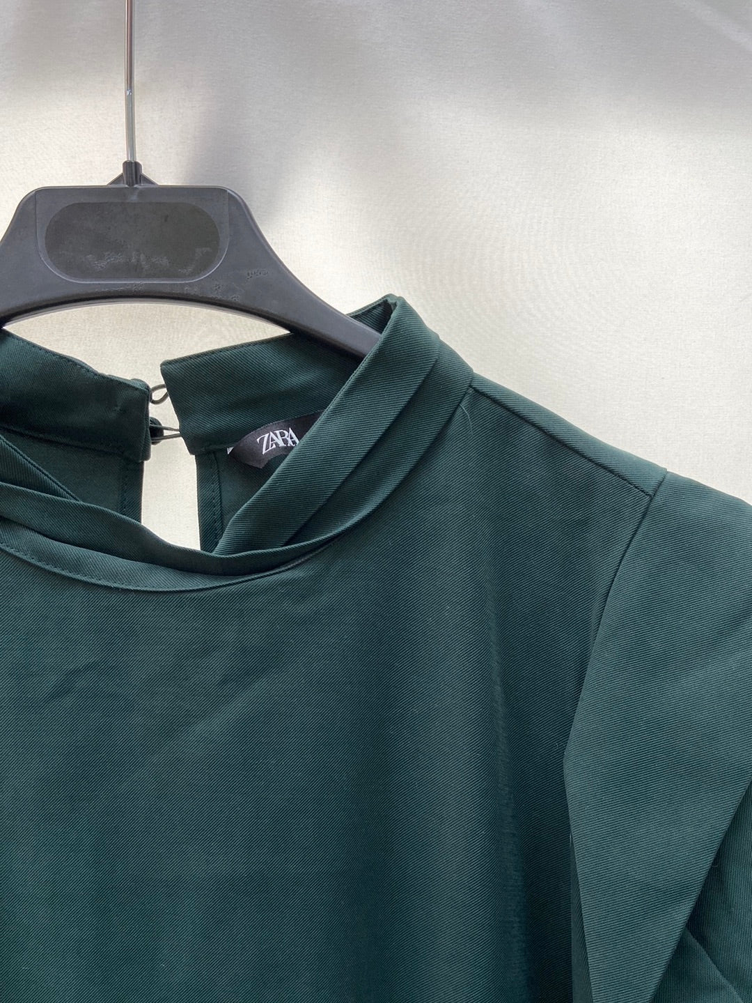 ZARA.Vestido corto verde T.L