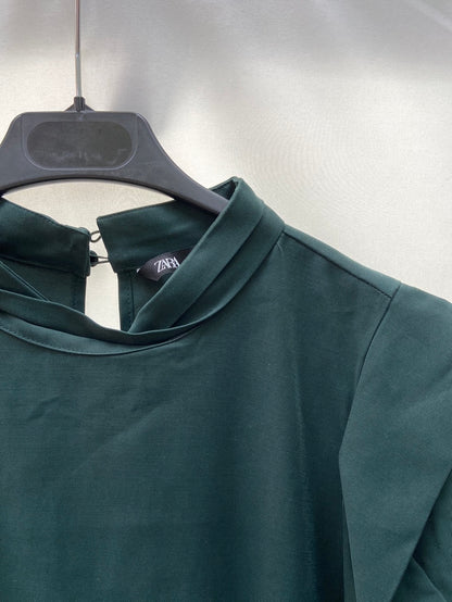 ZARA.Vestido corto verde T.L