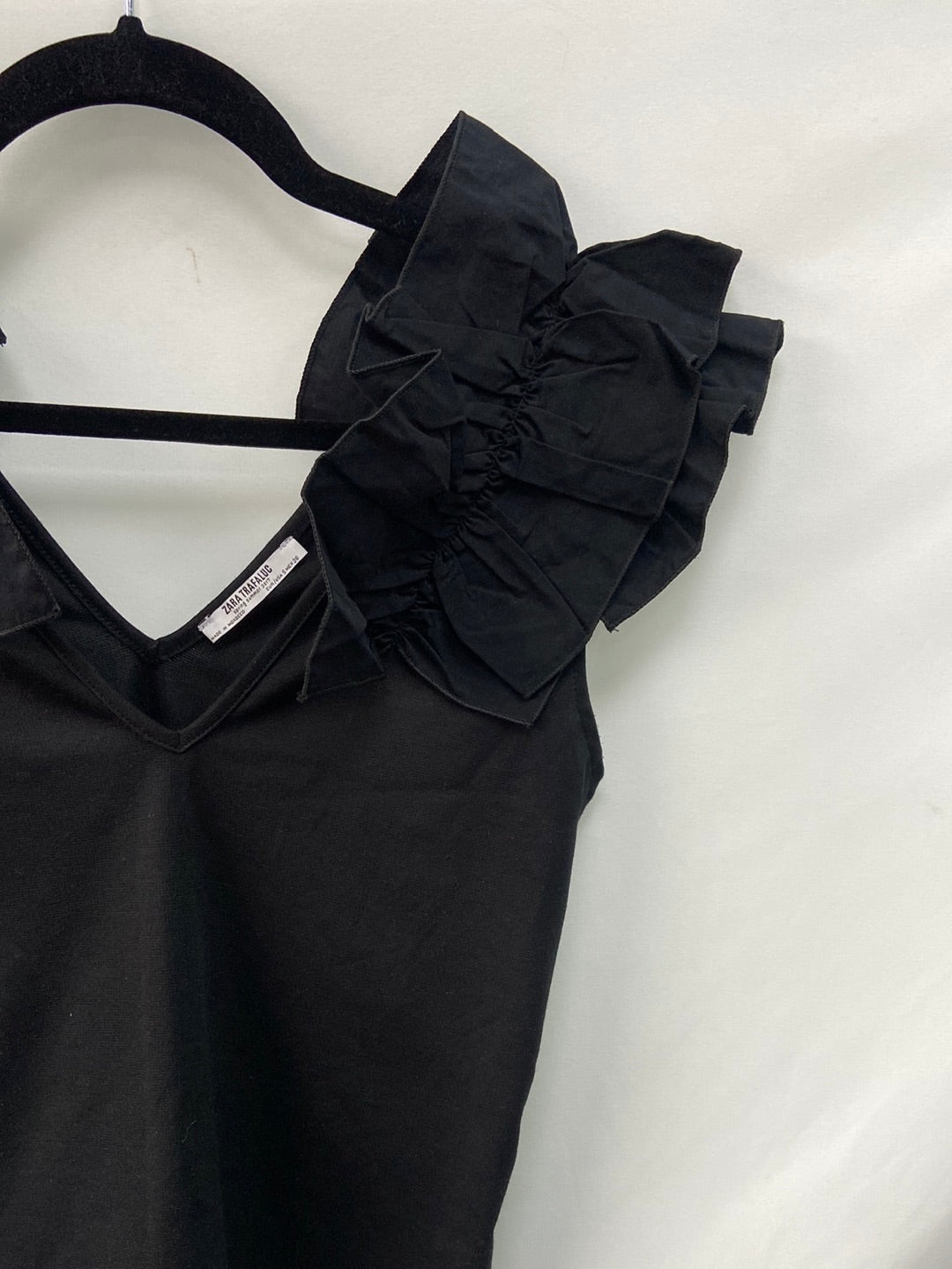 ZARA.Top negro volantes T.s