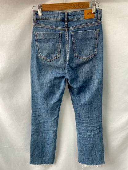 ZARA.Pantalones vaqueros Cropped flare T.34