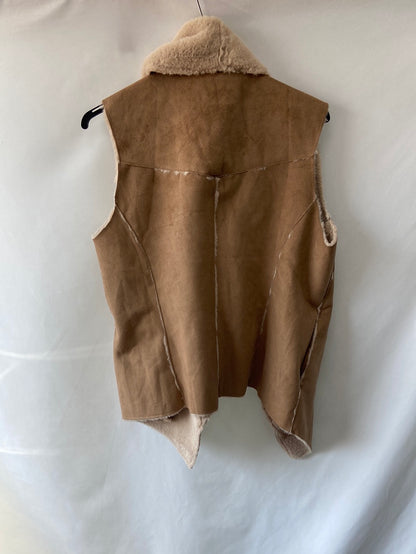 EVA ROSA.Chaleco pelito y antelina beige T.s