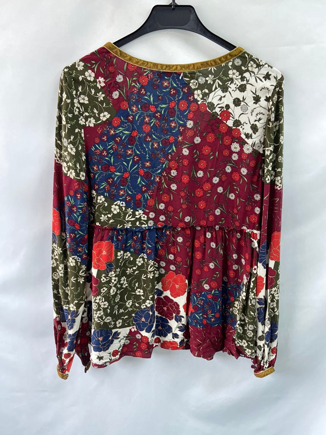 ZARA.Blusa multiestampado flores T.XS