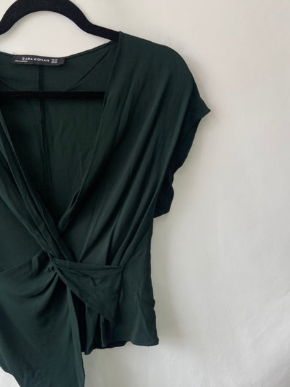 ZARA.Top verde nudo T.XS