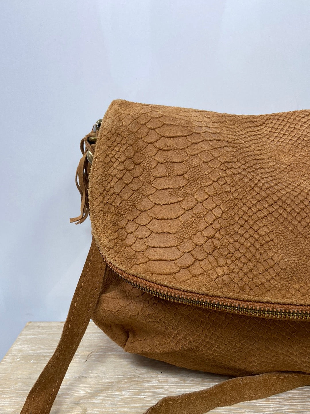 GENUINE LEATHER. Bolso marrón piel bandolera