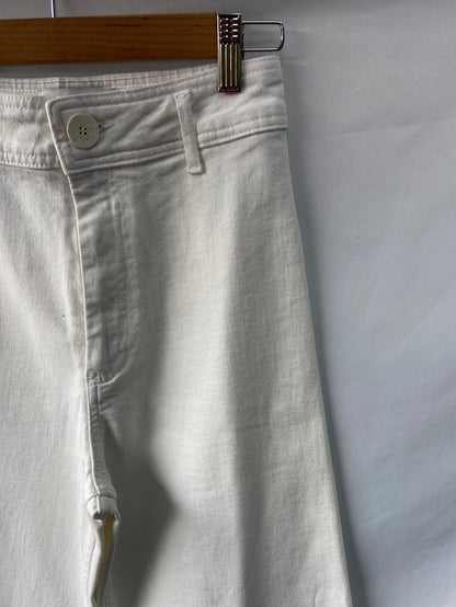 ZARA.Pantalones blancos bajo ancho T.36