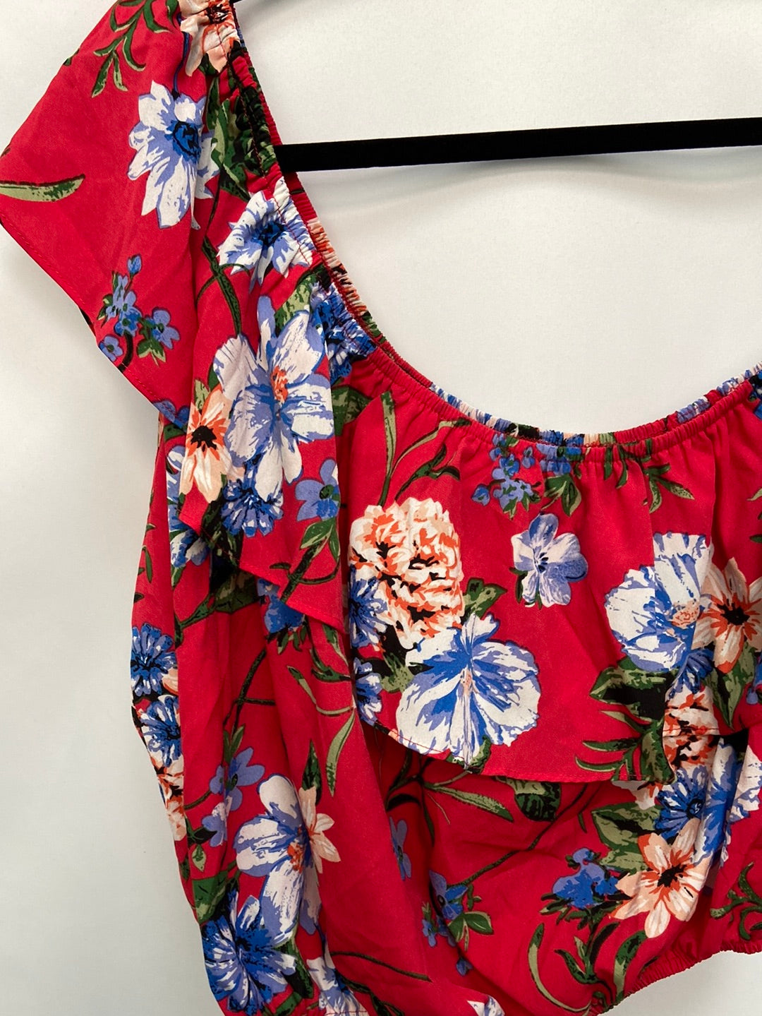 QED LONDON. Top asimétrico flores