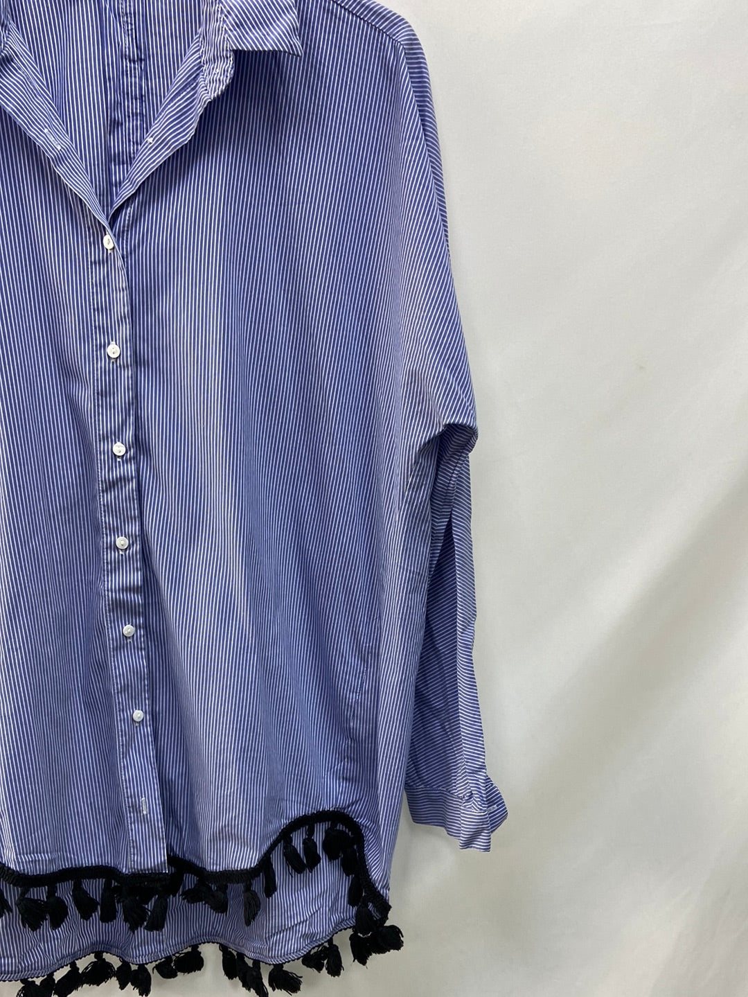 ZARA.Blusa azul flecos T.M