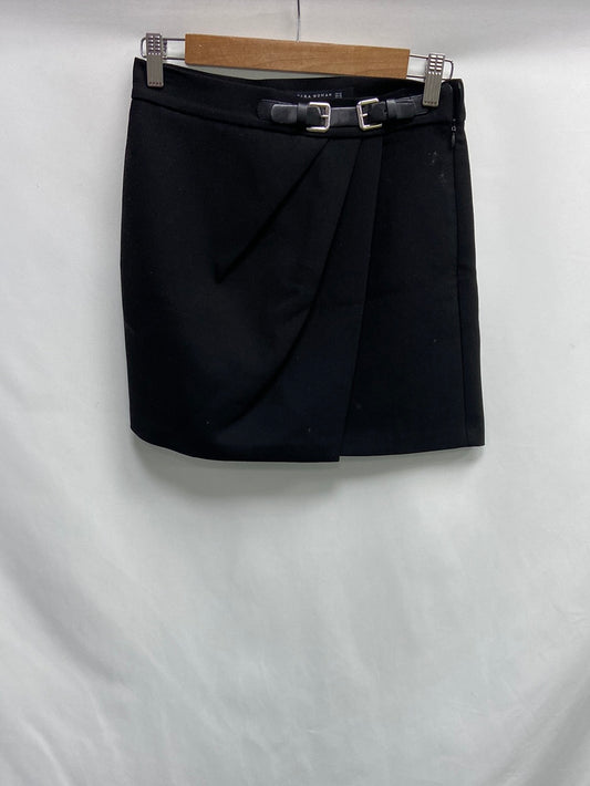 ZARA. Falda negra hebilla T.xs