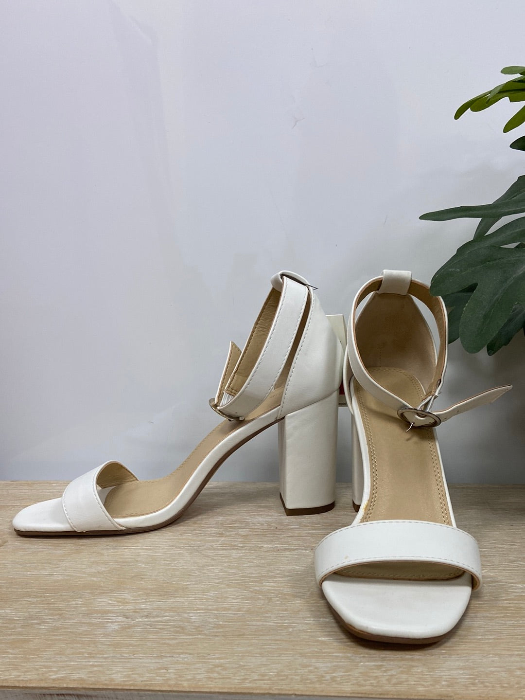 PIMKIE.Sandalia blanca tira T.38